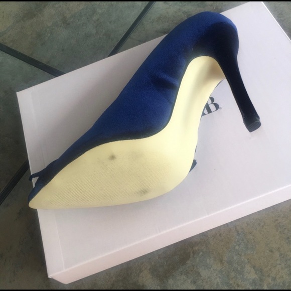 JustFab Navy Ruffle Pumps 7.5 - Picture 4 of 4